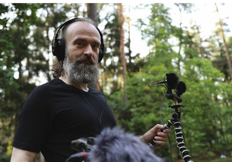 Adam Świtała recording outdoors in Iceland